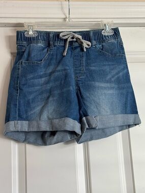 C’ est Toi Black Label Medium Medium Wash Drawstring Pull On Jean Shorts CTB765